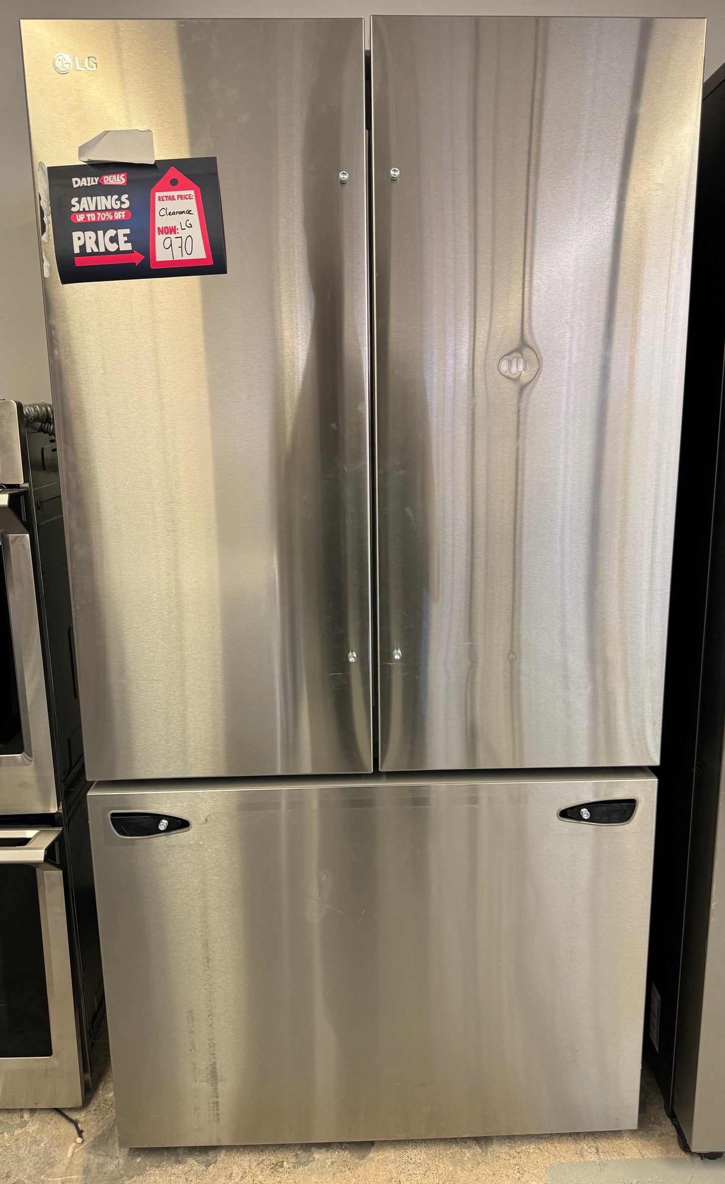 LG 27 cu. ft. Smart Counter-Depth MAX™ French Door Refrigerator (Has dents)
